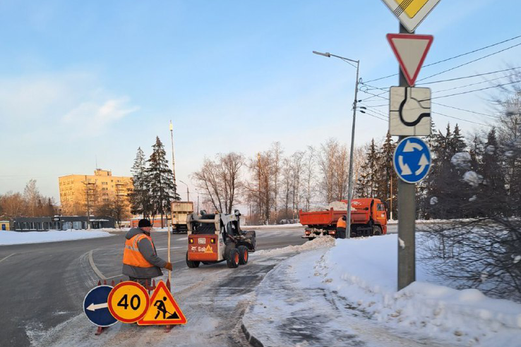 Ленобласть убирает снег